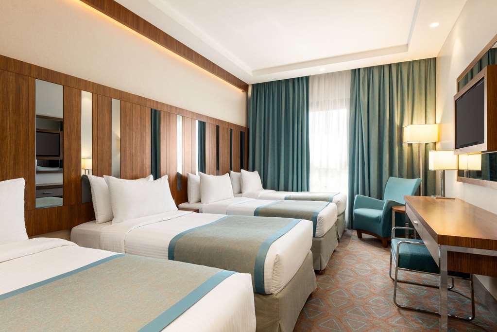 Ramada By Wyndham Makkah Zad Al Tayseer Мека Стая снимка