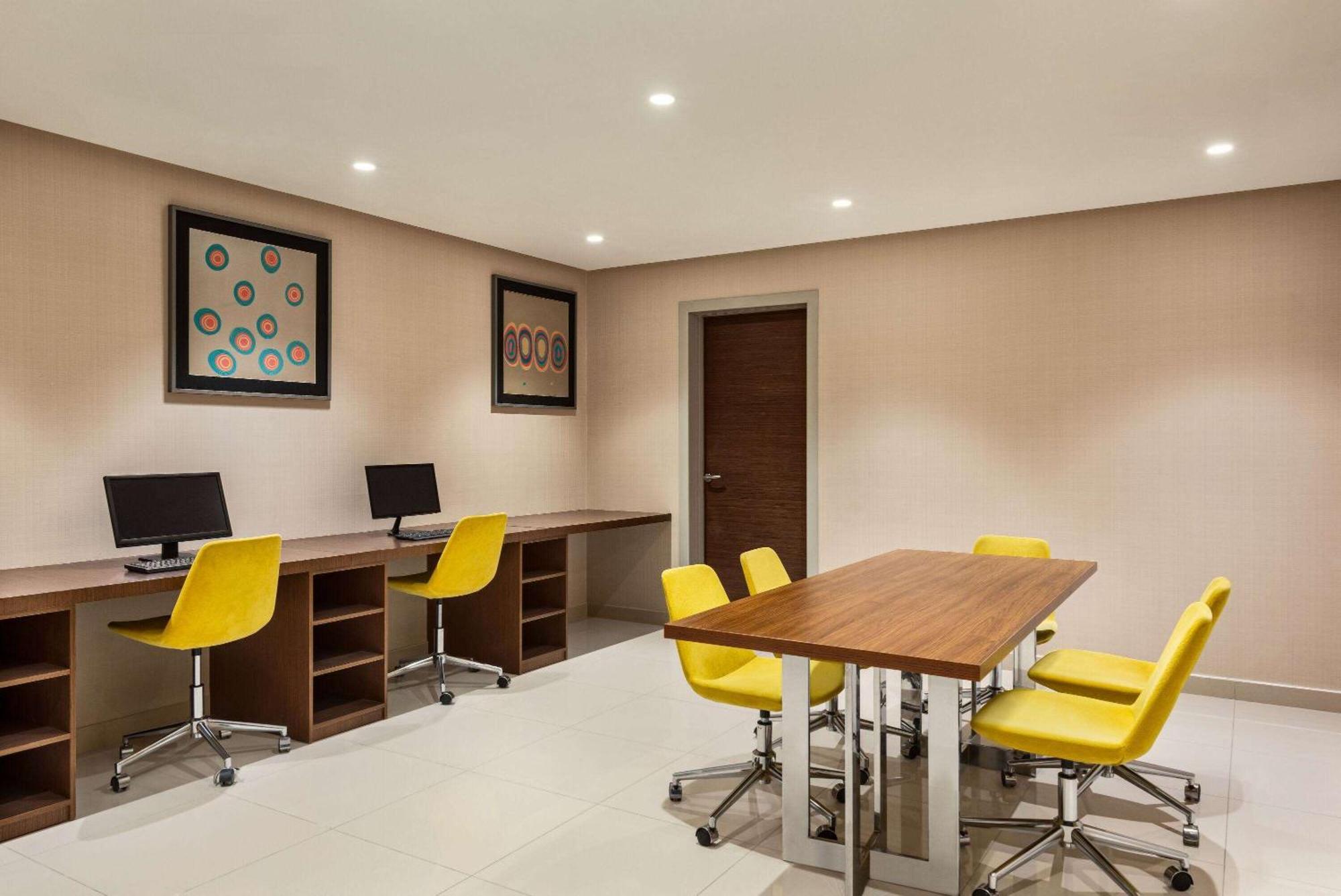 Ramada By Wyndham Makkah Zad Al Tayseer Мека Екстериор снимка